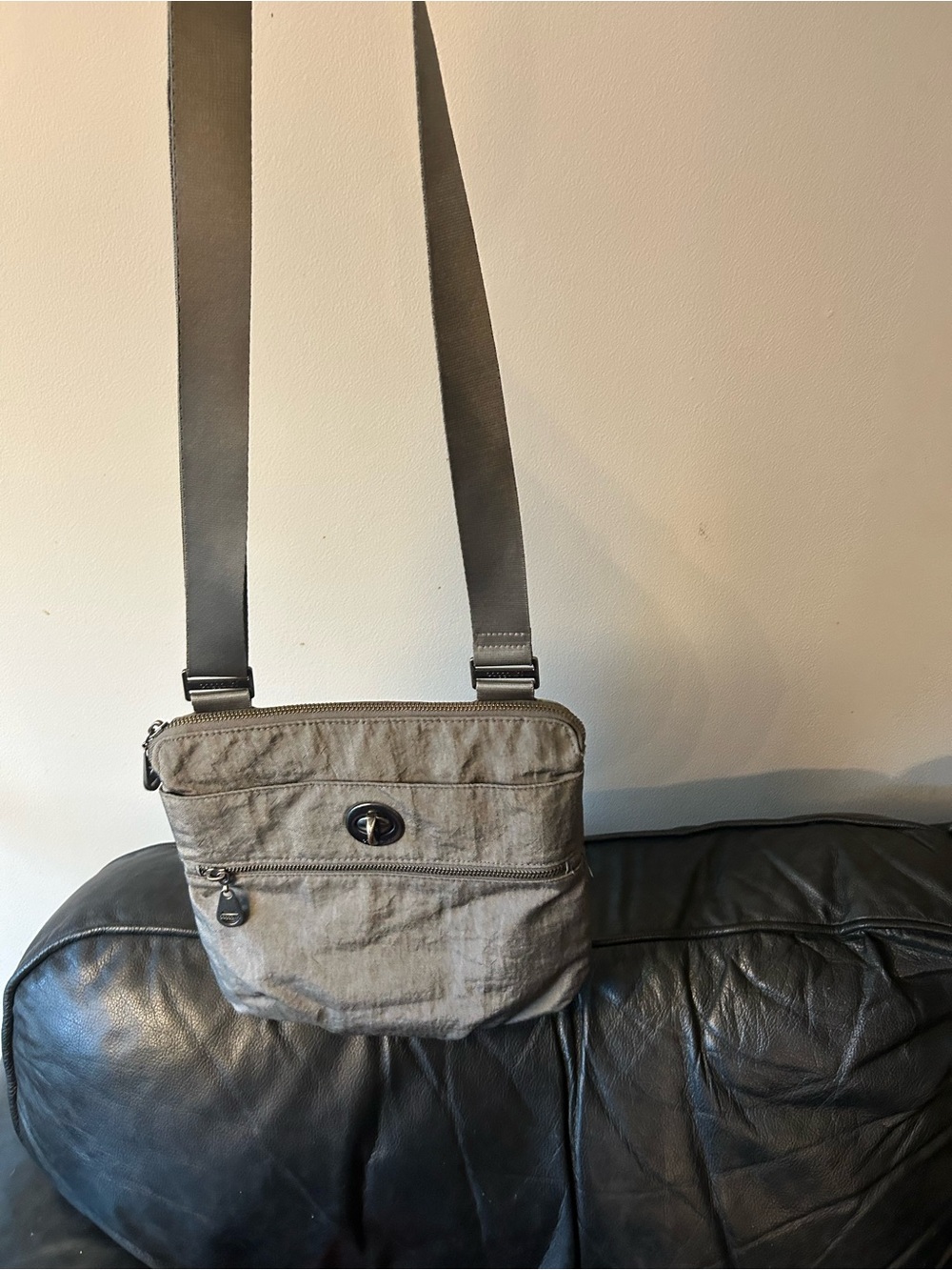 Baggallini Taupe Gray Messenger Crossbody Bag